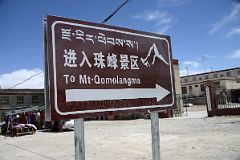 01 Tingri Road Sign Points The Way To Mount Everest North Base Camp In Tibet.jpg